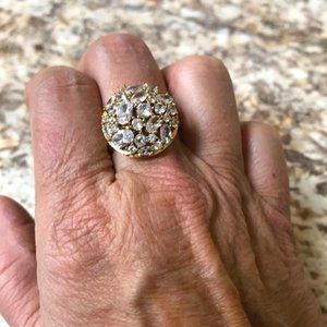 New, never worn Avon Satement Ring